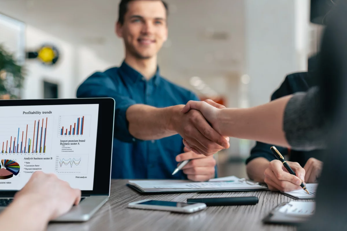 Zwykły Chłopak Chciał kupić artykuł sponsorowany. Przypadkowo Odkrył 1 Dziwny Sposób, Przez Który Sprzedawcy Go Nienawidzą.